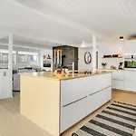 3 Bedroom Stunning In * Sjolund