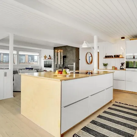 3 Bedroom Stunning In * Sjolund