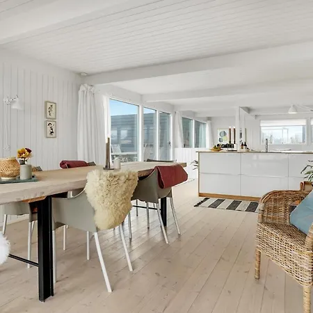 3 Bedroom Stunning In *