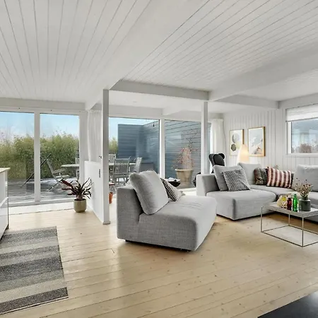 3 Bedroom Stunning In Hébergement de vacances Sjolund