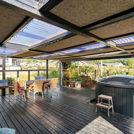 3 Bedroom Stunning In * Sjolund