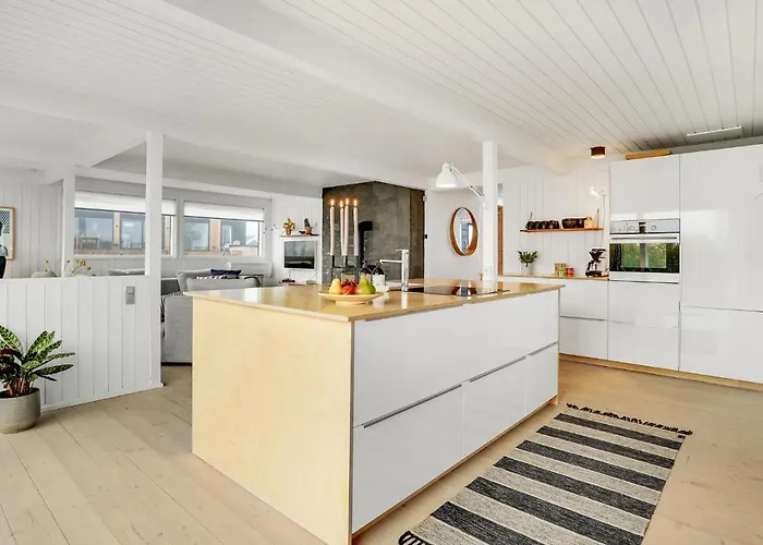 3 Bedroom Stunning In * Sjolund