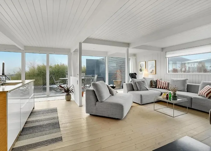 3 Bedroom Stunning In Casa de Férias Sjolund