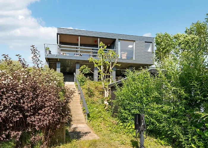 3 Bedroom Stunning In Sjolund